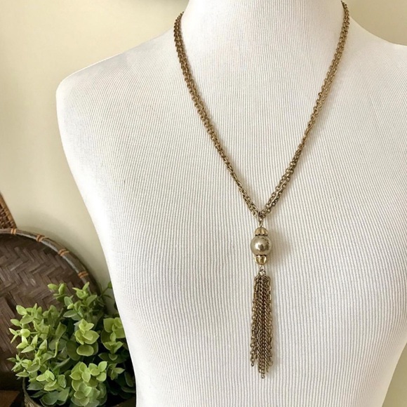 Beautiful Vintage Gold Chain Tassel Necklace - Picture 3 of 7